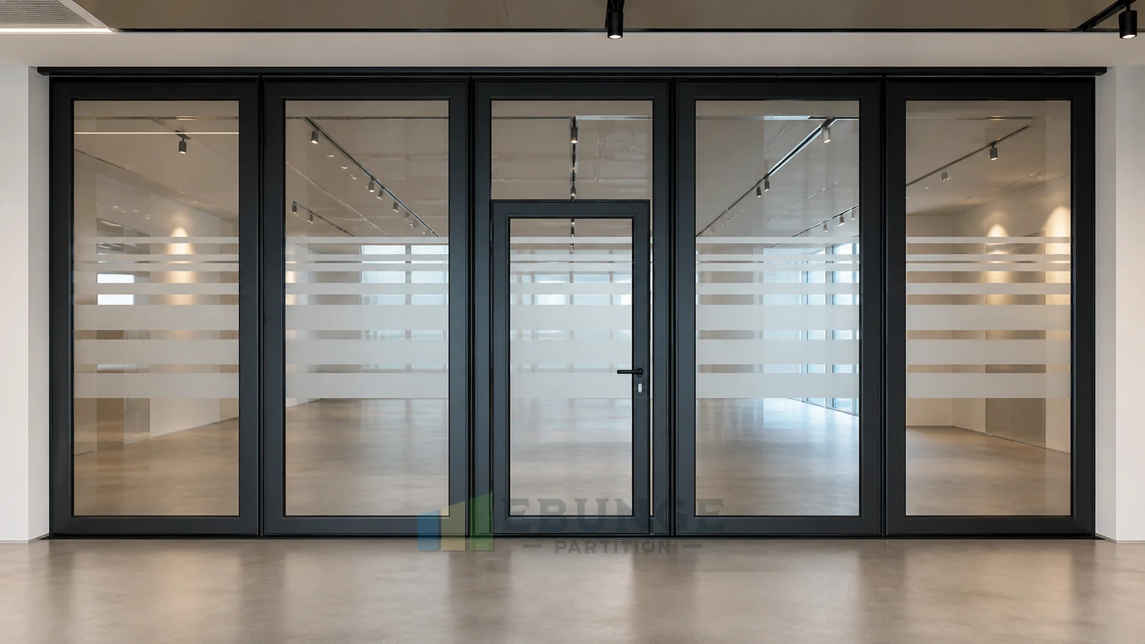 Paredes de Vidro Móveis para Zonas de Briefing de Imprensa em Exposições — vista explicativa da aplicação de abertura, conceito de parede de vidro móvel EBUNGE