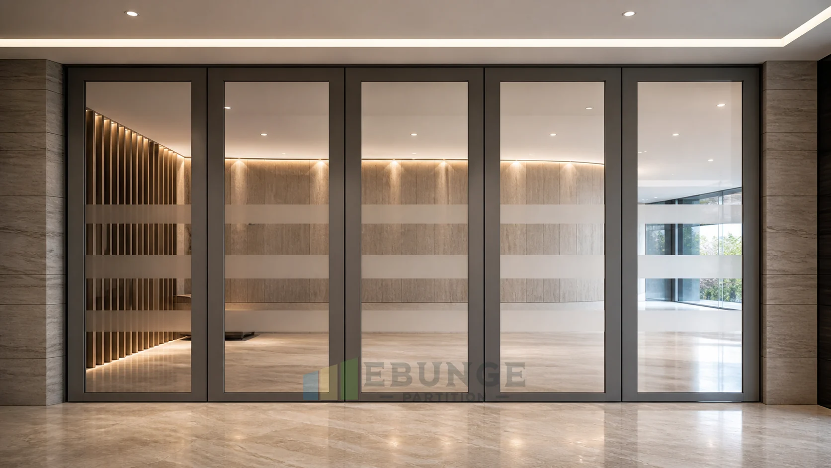 Paredes de Vidro Móveis para Lounges de Compradores de Exposição — conceito explicativo de parede de vidro móvel EBUNGE para aplicação interior alternativa