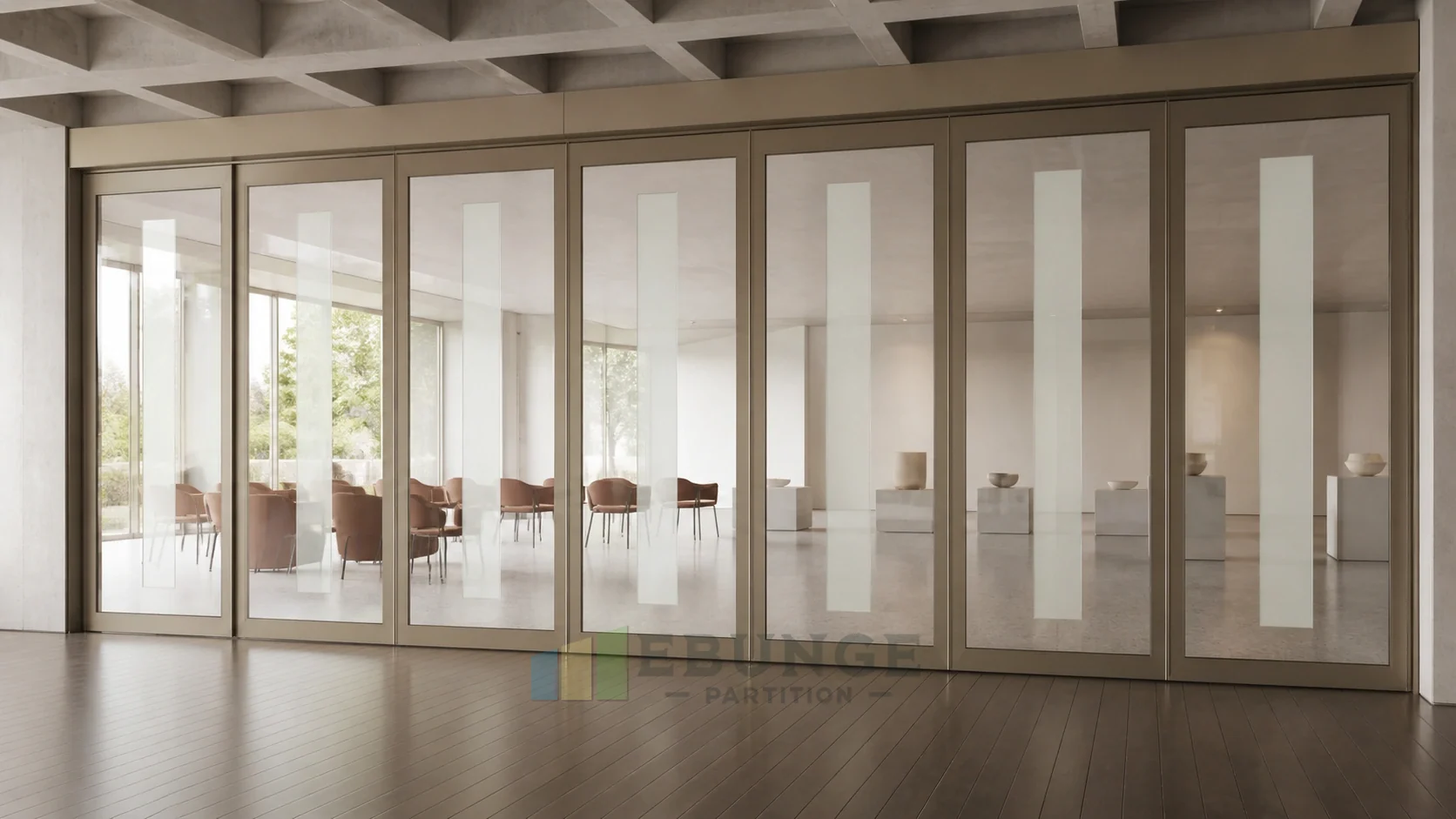 Molduras de Estúdio de Conferência de Museu em Bronze para Interiores com Parede de Vidro Móvel — vista explicativa da aplicação de abertura, conceito de parede de vidro móvel EBUNGE