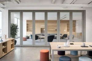 Como Planejar uma Parede de Vidro Móvel para um Laboratório de Inovação